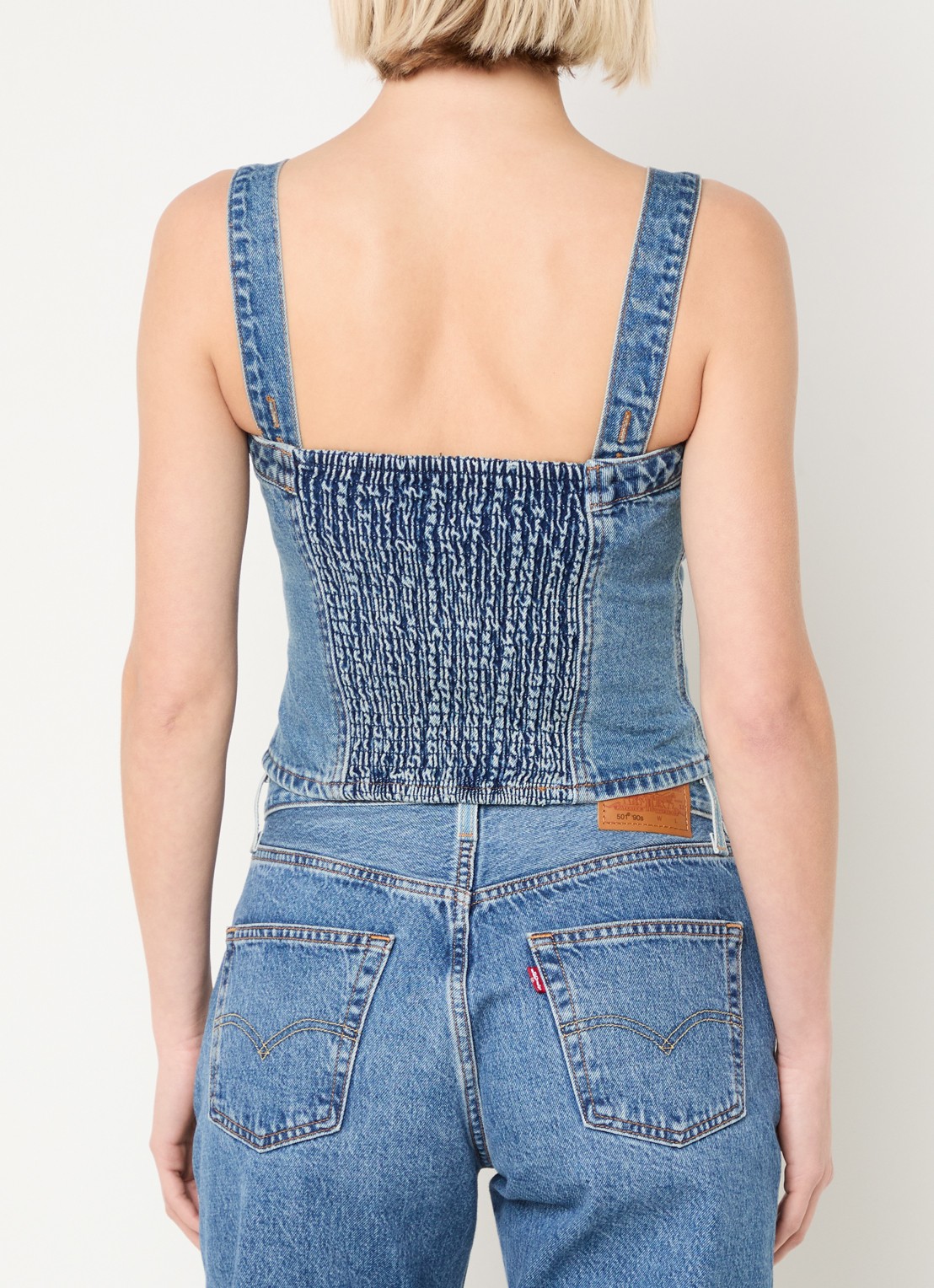 Levi's Tanktop van denim met smockwerk - achterkant indigo
