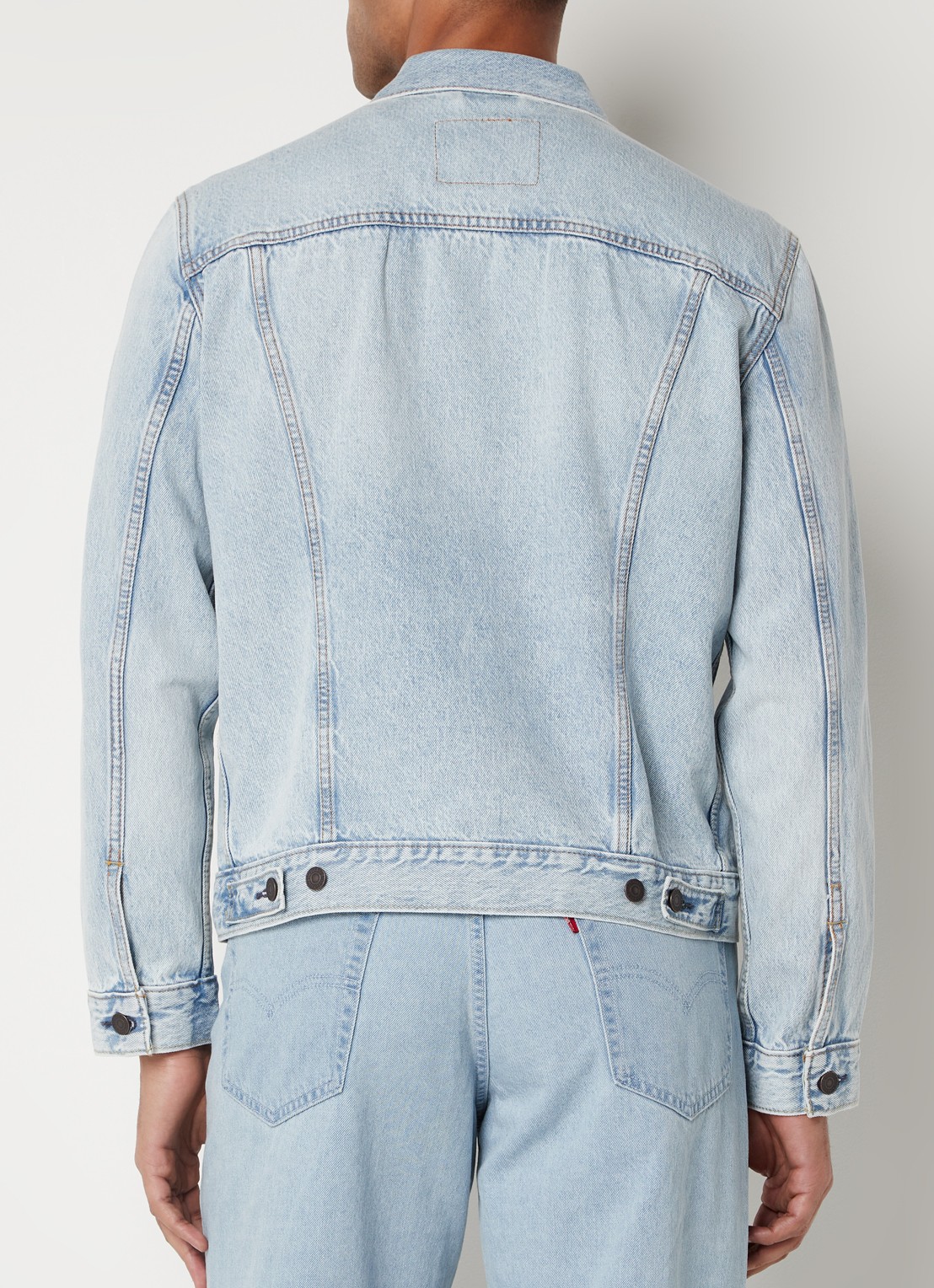 Levi's The Trucker spijkerjas met steekzakken - achterkant lichtblauw