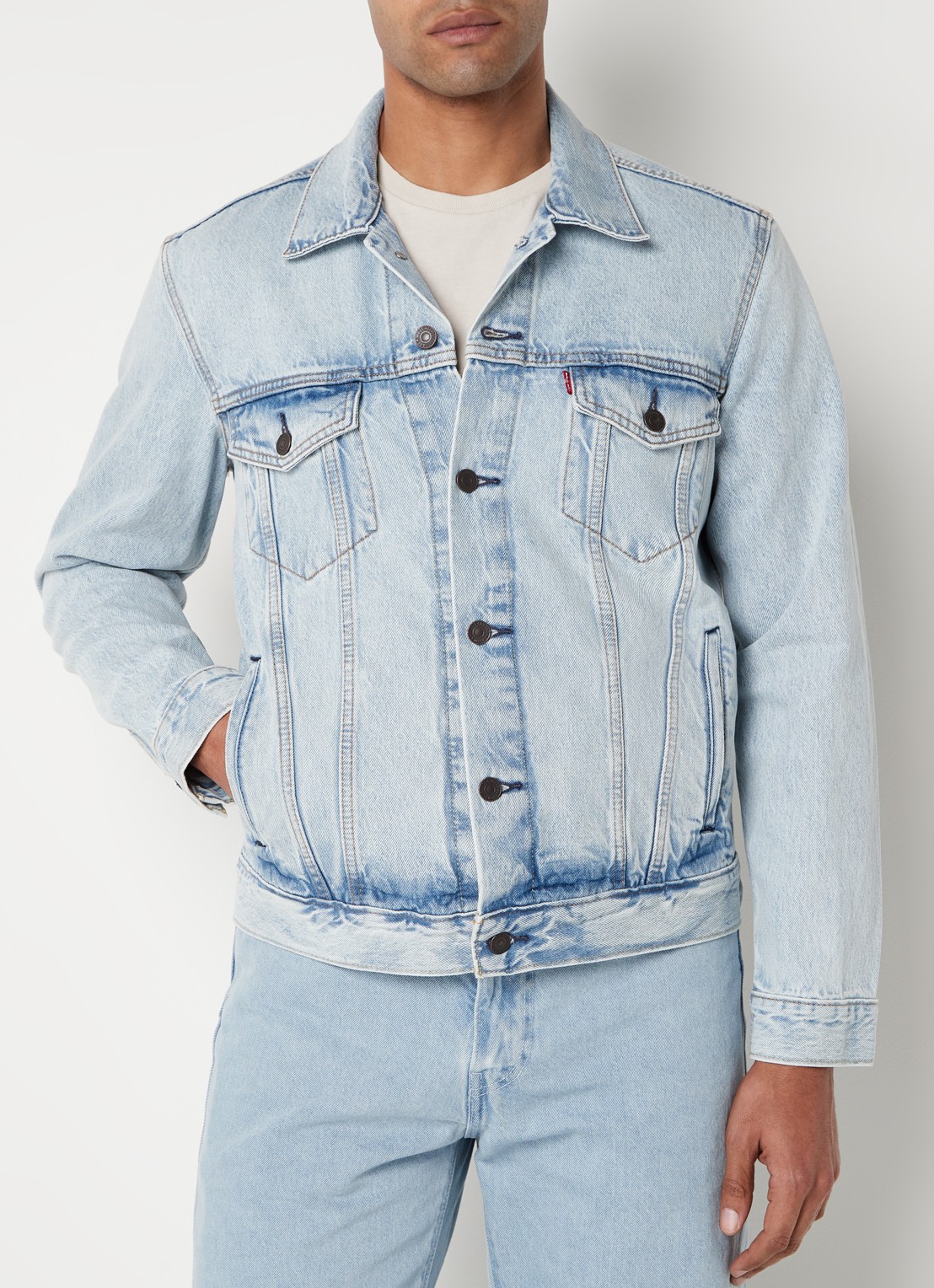 Levi's The Trucker spijkerjas met steekzakken - detail 4 lichtblauw