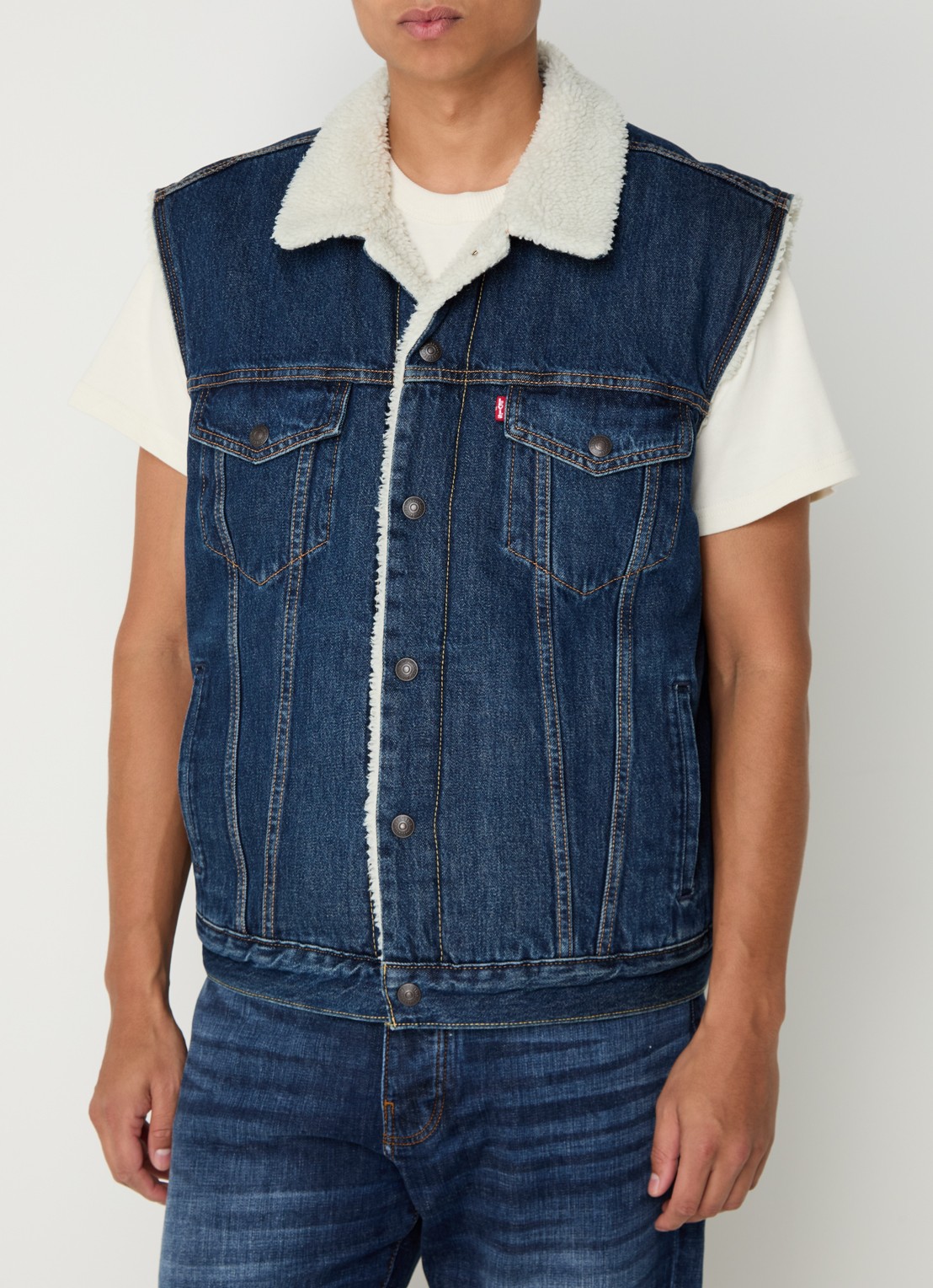 Levi's Type 3 sherpa spijkerjas met borstzakken en teddy voering - detail indigo