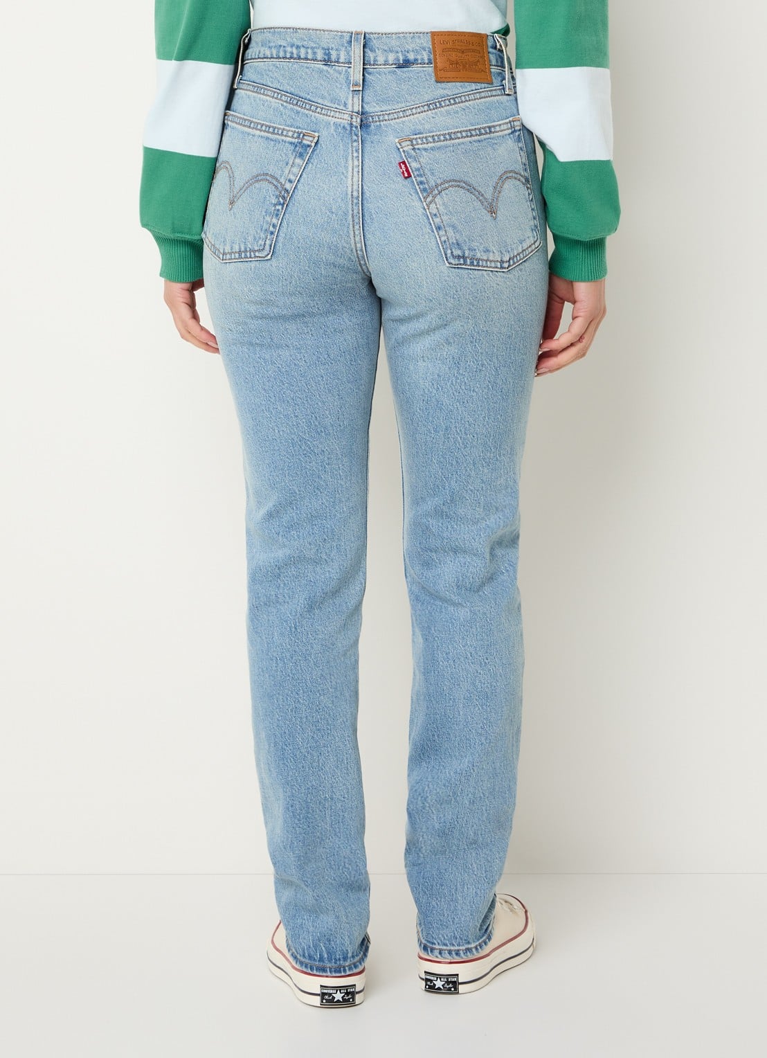Levi's Wedgie high waist slim fit jeans met lichte wassing - achterkant 3 indigo