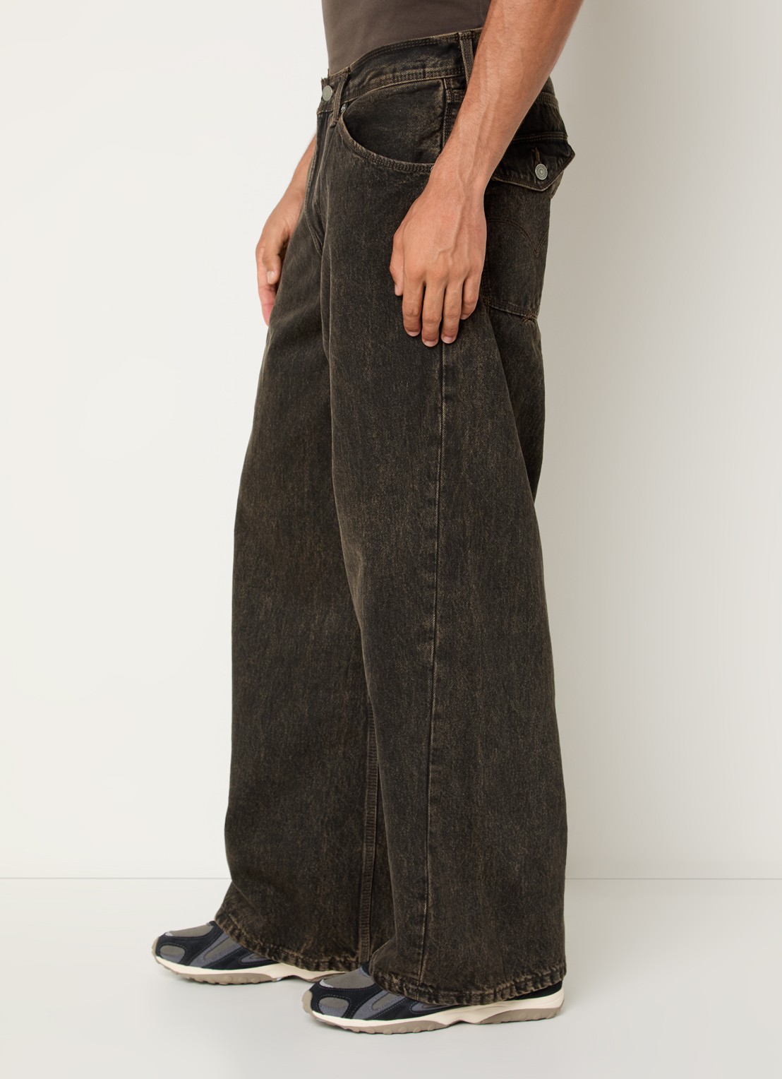 Levi's Wide fit jeans met gekleurde wassing en steekzakken - detail 3 donkerbruin