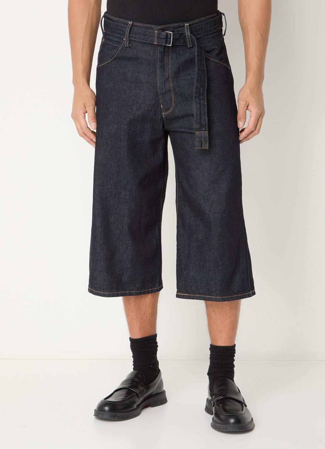Levi's Wide fit korte broek van denim met donkere wassing en ceintuur - detail 4 indigo
