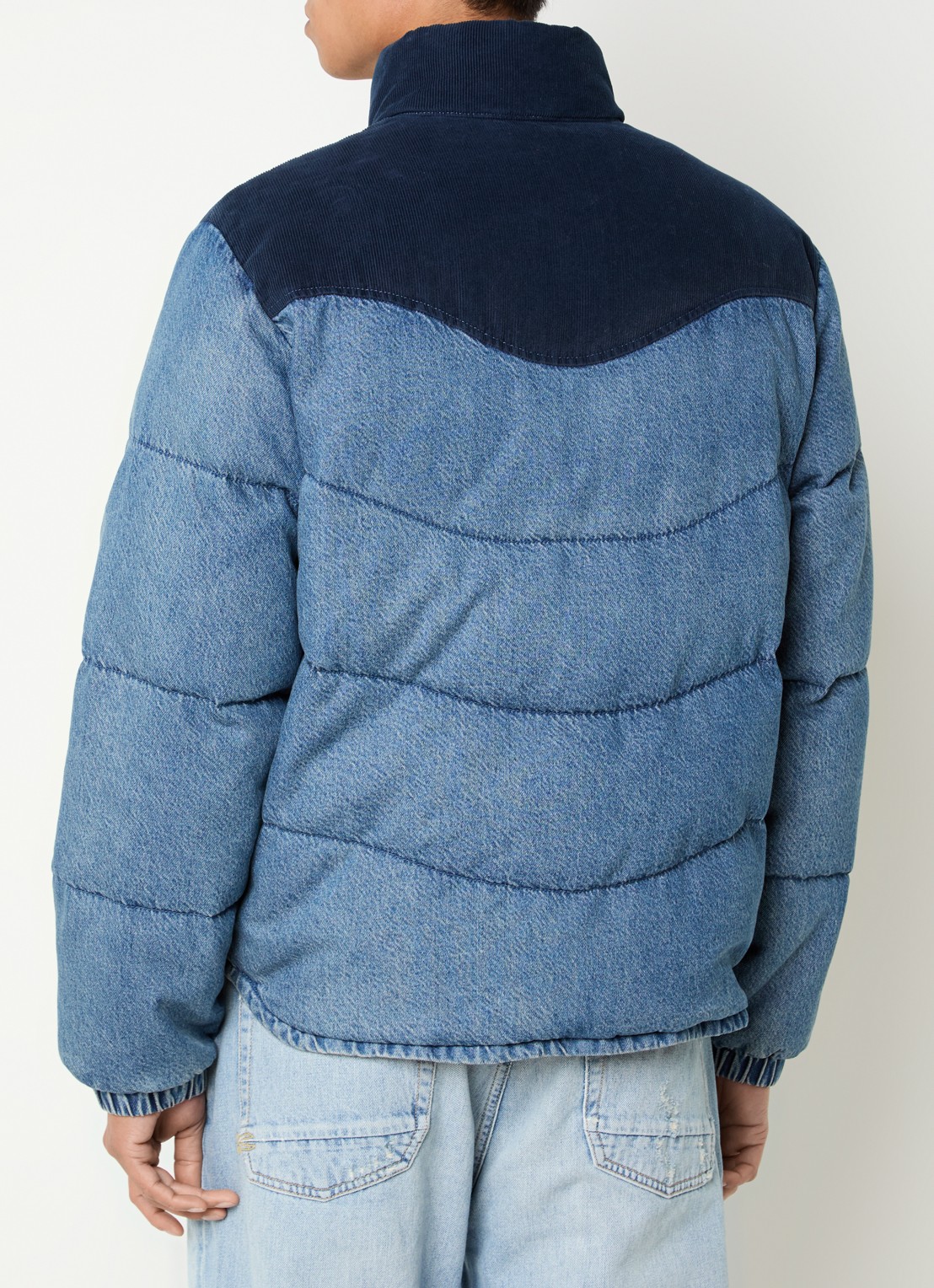 Levi's Wild West puffer jack van denim met details van corduroy - achterkant 2 indigo