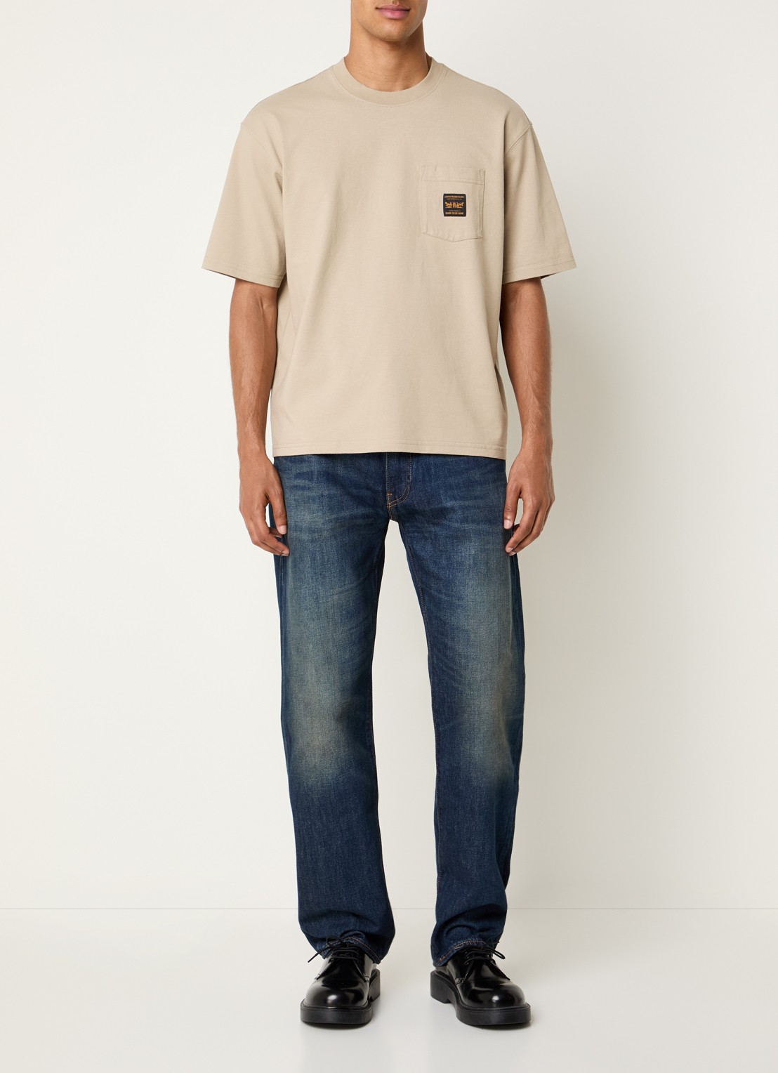 Levi's Workwear T-shirt met borstzak - voorkant 2 khaki