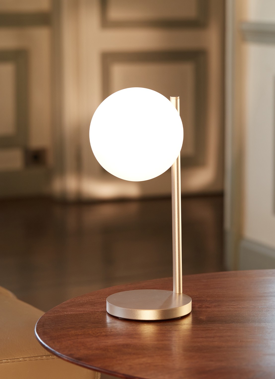 Lexon Bubble tafellamp met oplaadfunctie 30 cm - voorkant 7 goud