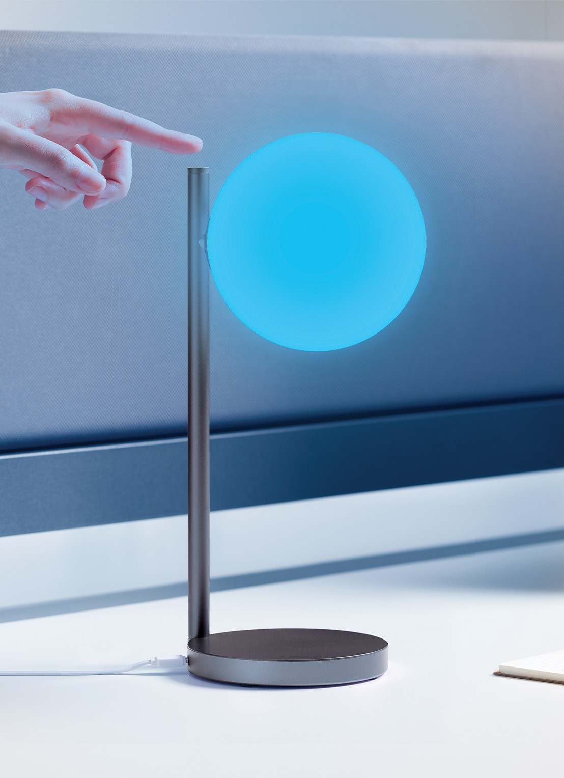 Lexon Bubble tafellamp met oplaadfunctie 30 cm - detail 4 grijs