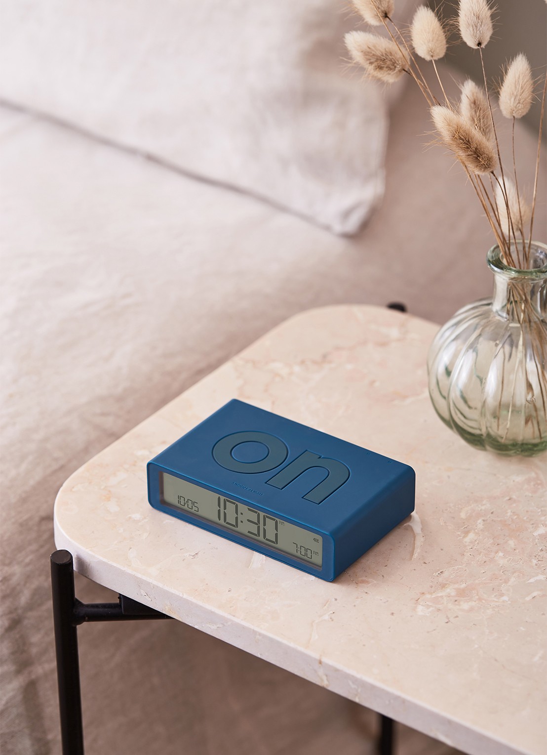 Lexon Flip Classic wekker - voorkant blauw