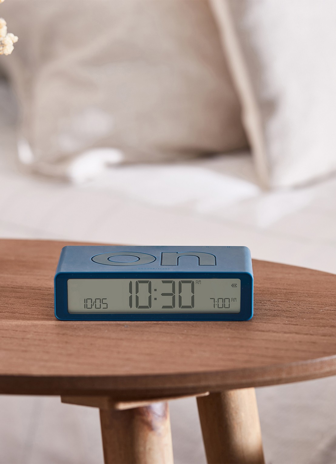 Lexon Flip Classic wekker - voorkant 2 blauw