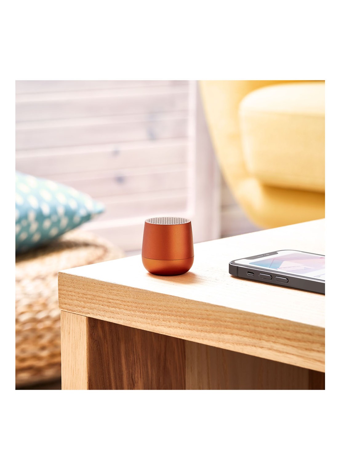 Lexon Mino+ bluetooth speaker - voorkant 2 donkeroranje