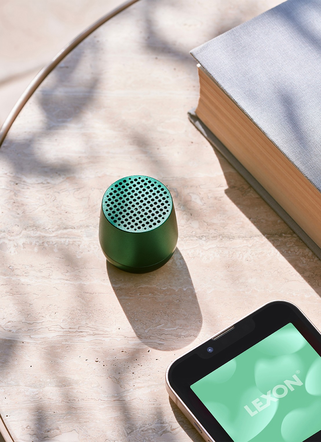 Lexon Mino+ draadloze bluetooth speaker - achterkant donkergroen