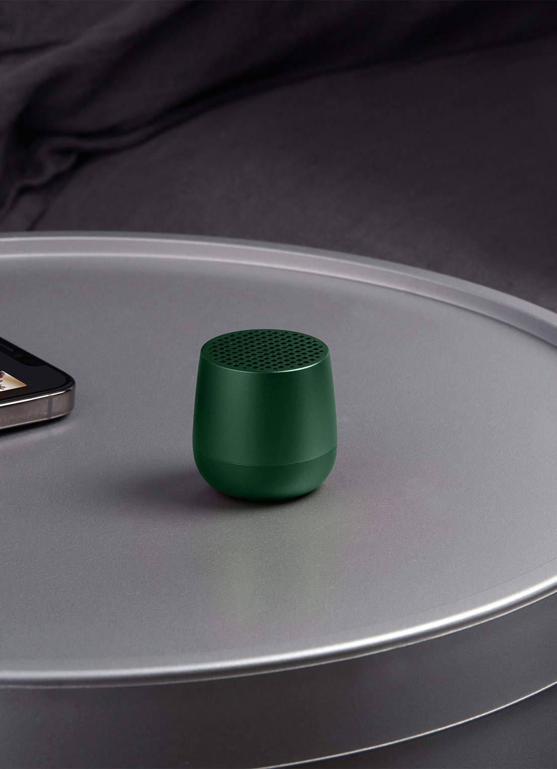 Lexon Mino+ draadloze bluetooth speaker - voorkant 3 donkergroen