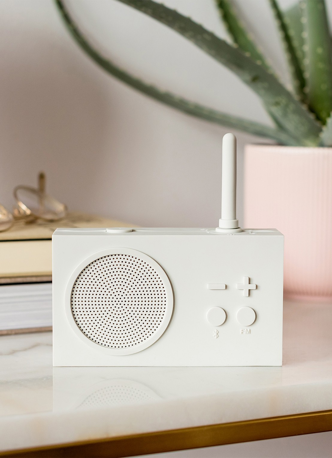 Lexon Tykho 3 FM radio & bluetooth speaker  - voorkant 3 wit