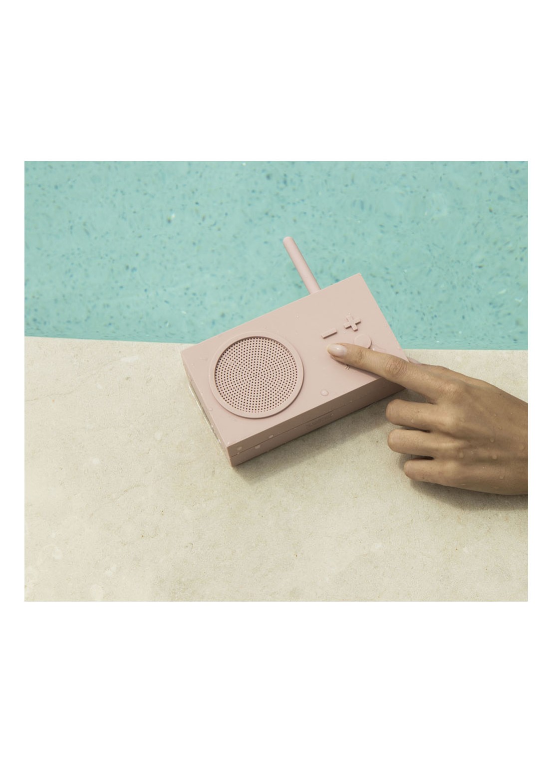Lexon Tykho 3 waterproof radio & bluetooth speaker - detail 5 oudroze