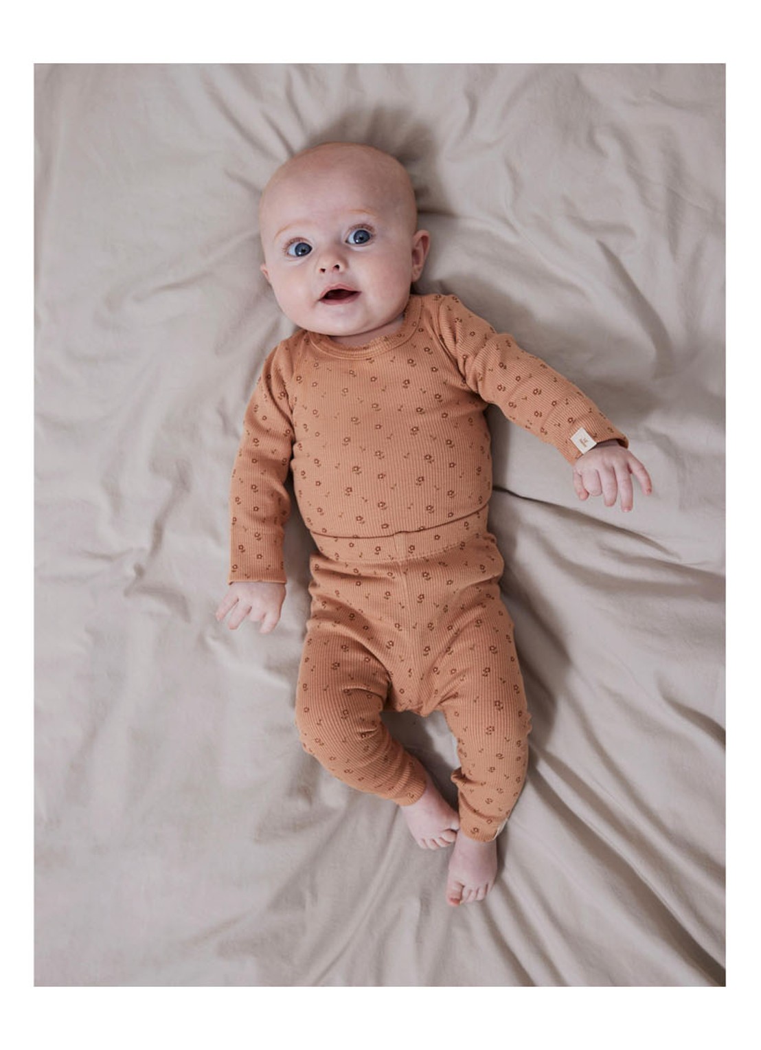 Lil 'Atelier NBFGago ribgebreide romper in  katoenblend - detail 5 zand