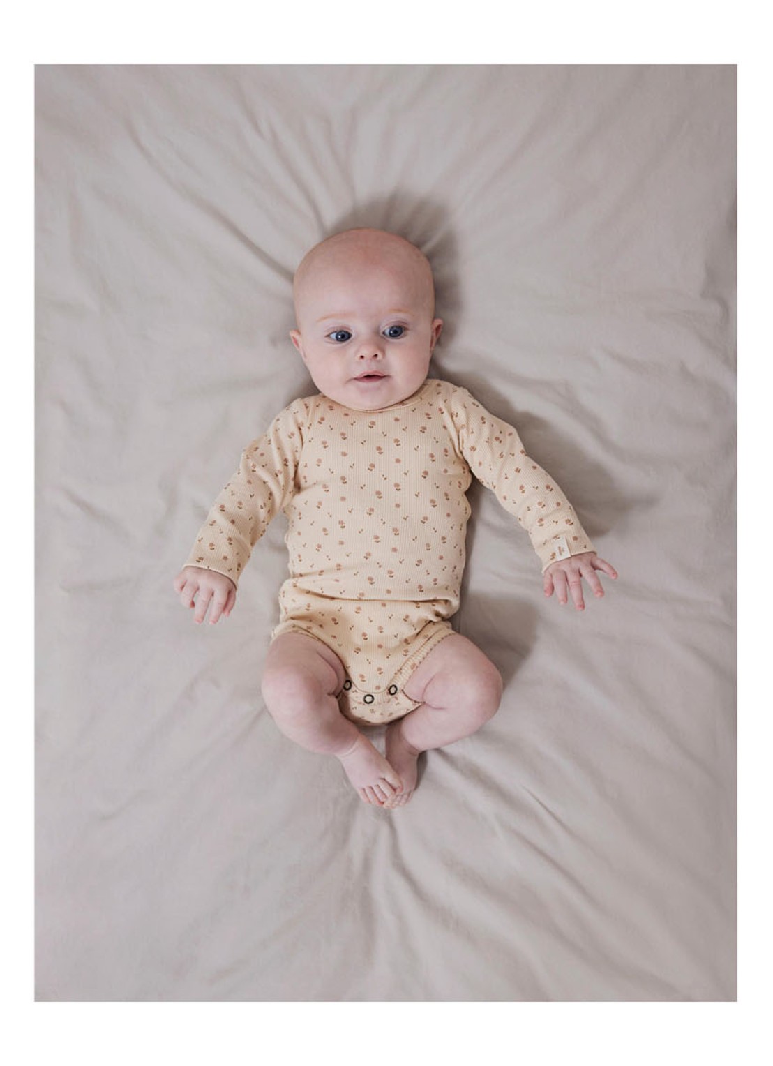 Lil 'Atelier NBFGago ribgebreide romper in  katoenblend - voorkant 2 creme