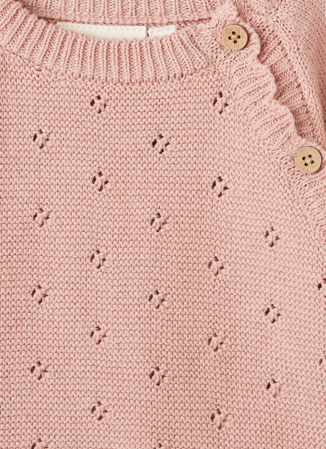 Lil 'Atelier NBFLaguna grofgebreid vest met opengewerkt dessin - detail 2 zalmroze