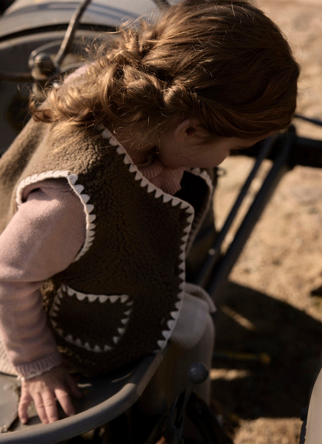Lil 'Atelier NMFLayo bodywarmer van teddy - voorkant 2 lichtbruin