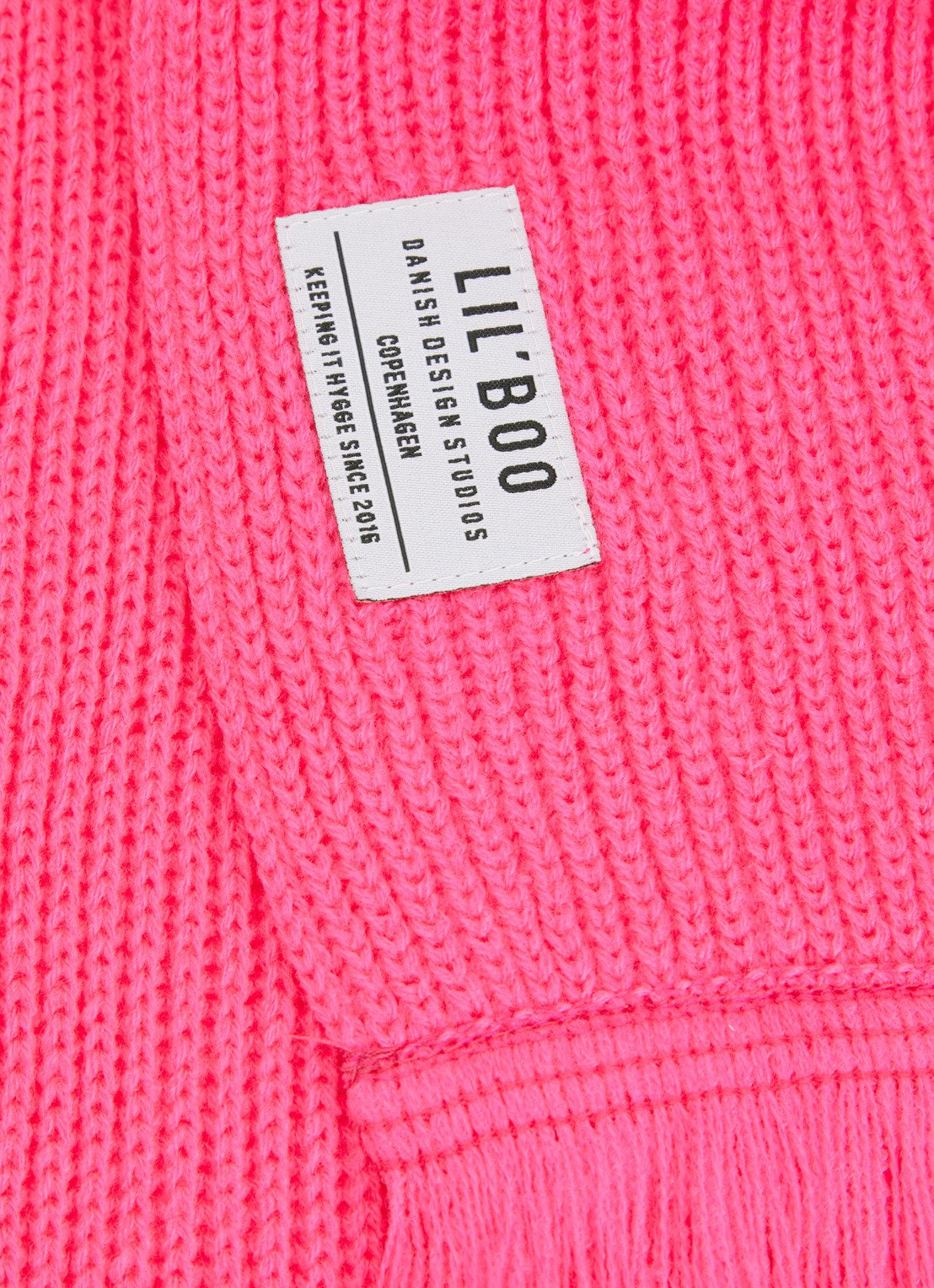 Lil' Boo Hygge grofgebreide sjaal met logo - detail 3 fuchsia