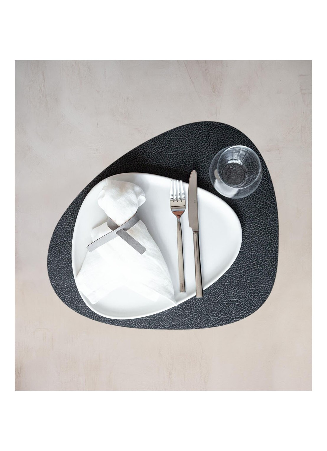 LIND DNA Curve placemat van  leer 37 x 44 cm - voorkant 3 antraciet