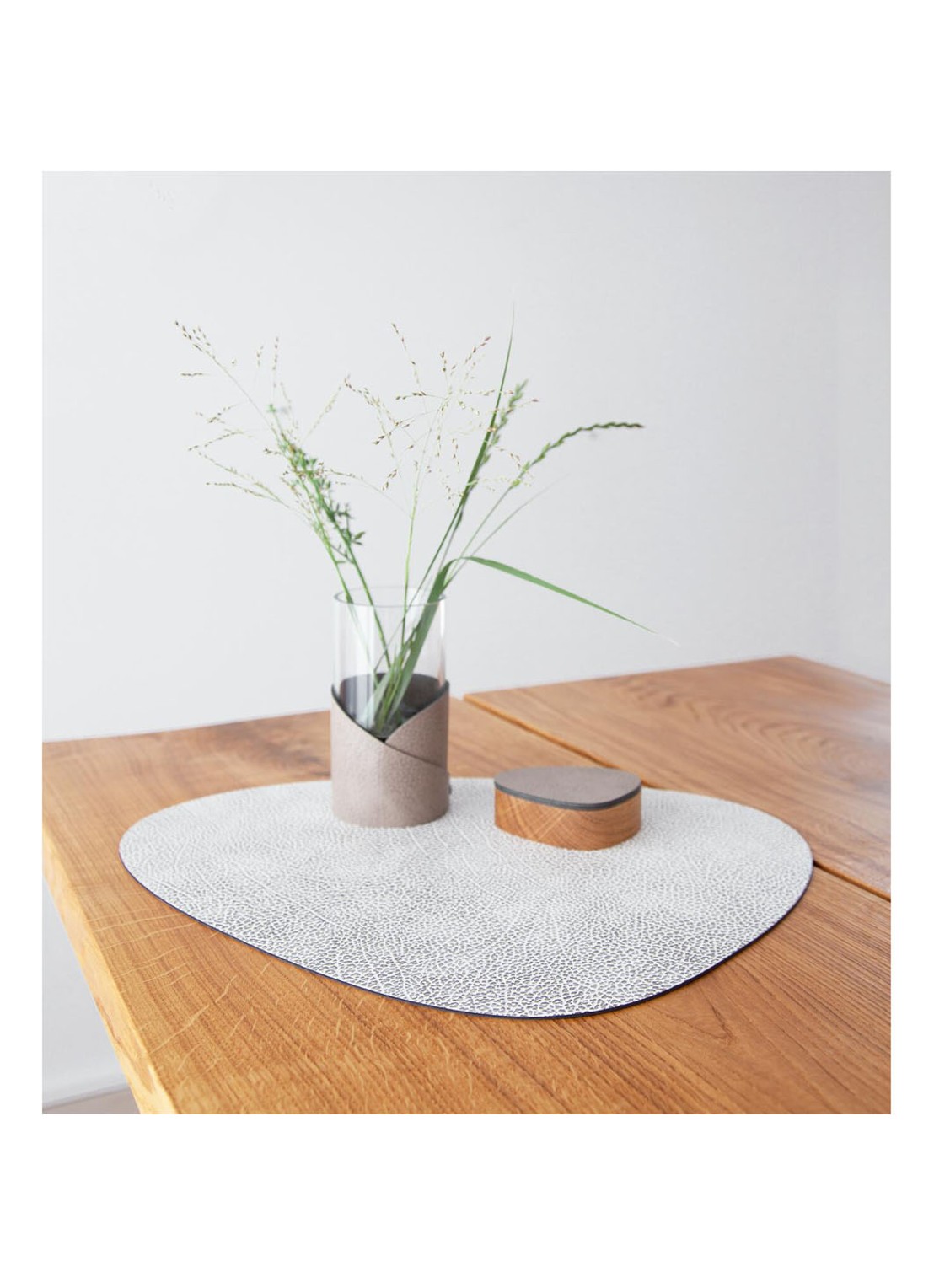 LIND DNA Curve placemat van  leer 37 x 44 cm - achterkant 4 wit