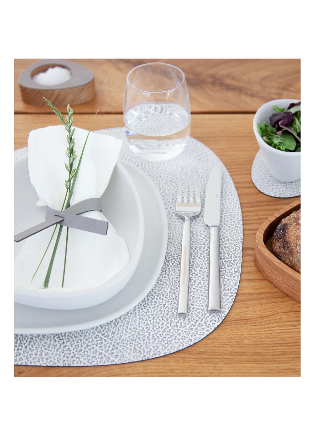 LIND DNA Curve placemat van  leer 37 x 44 cm - detail wit