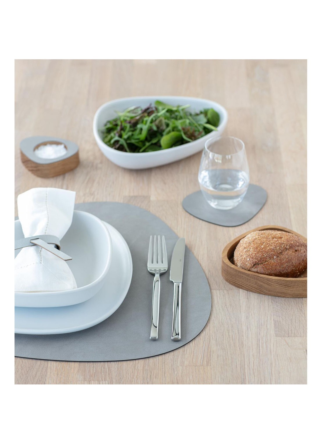 LIND DNA Curve reversible placemat van leer 37 x 44 cm - detail 4 lichtblauw