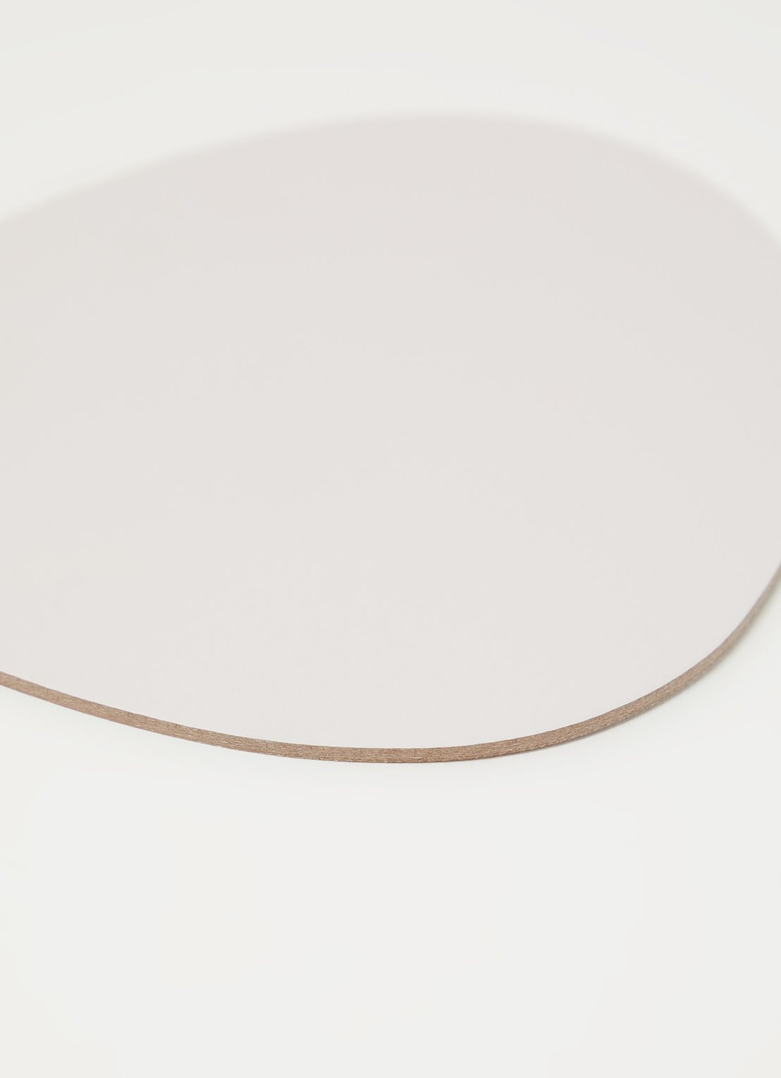 LIND DNA Glass Mat Curve onderzetter van leer  - detail 3 beige