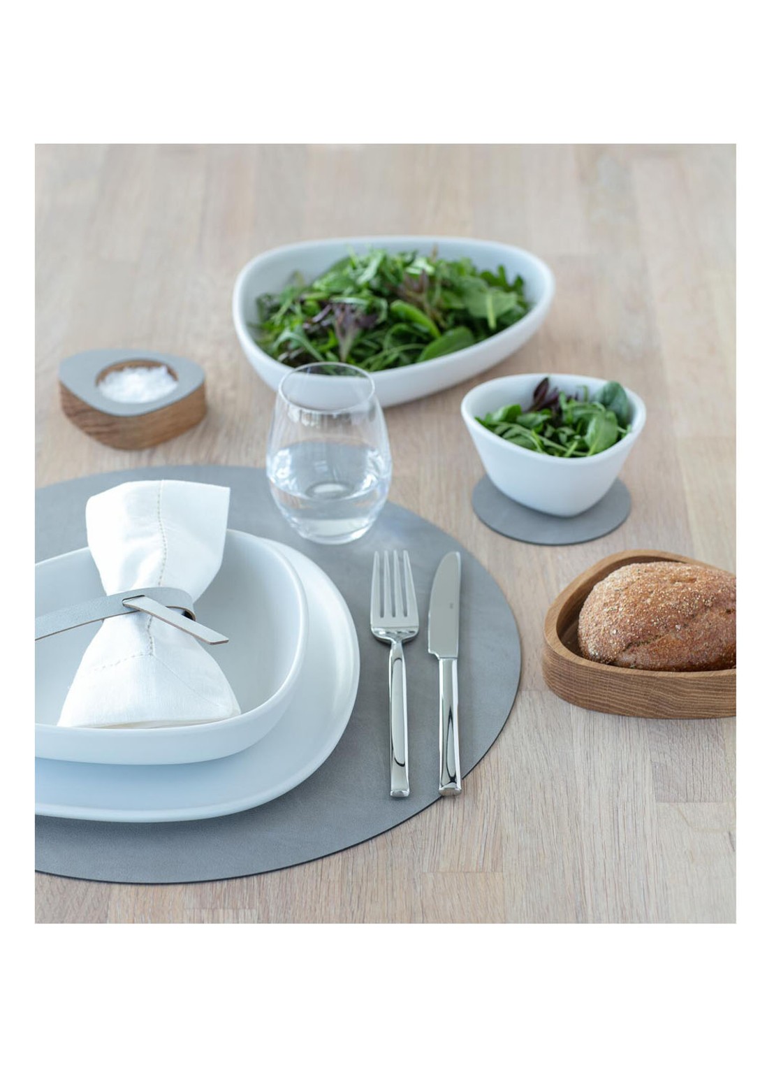 LIND DNA Table Mat Circle placemat van  leer 40 cm - detail 4 grijs