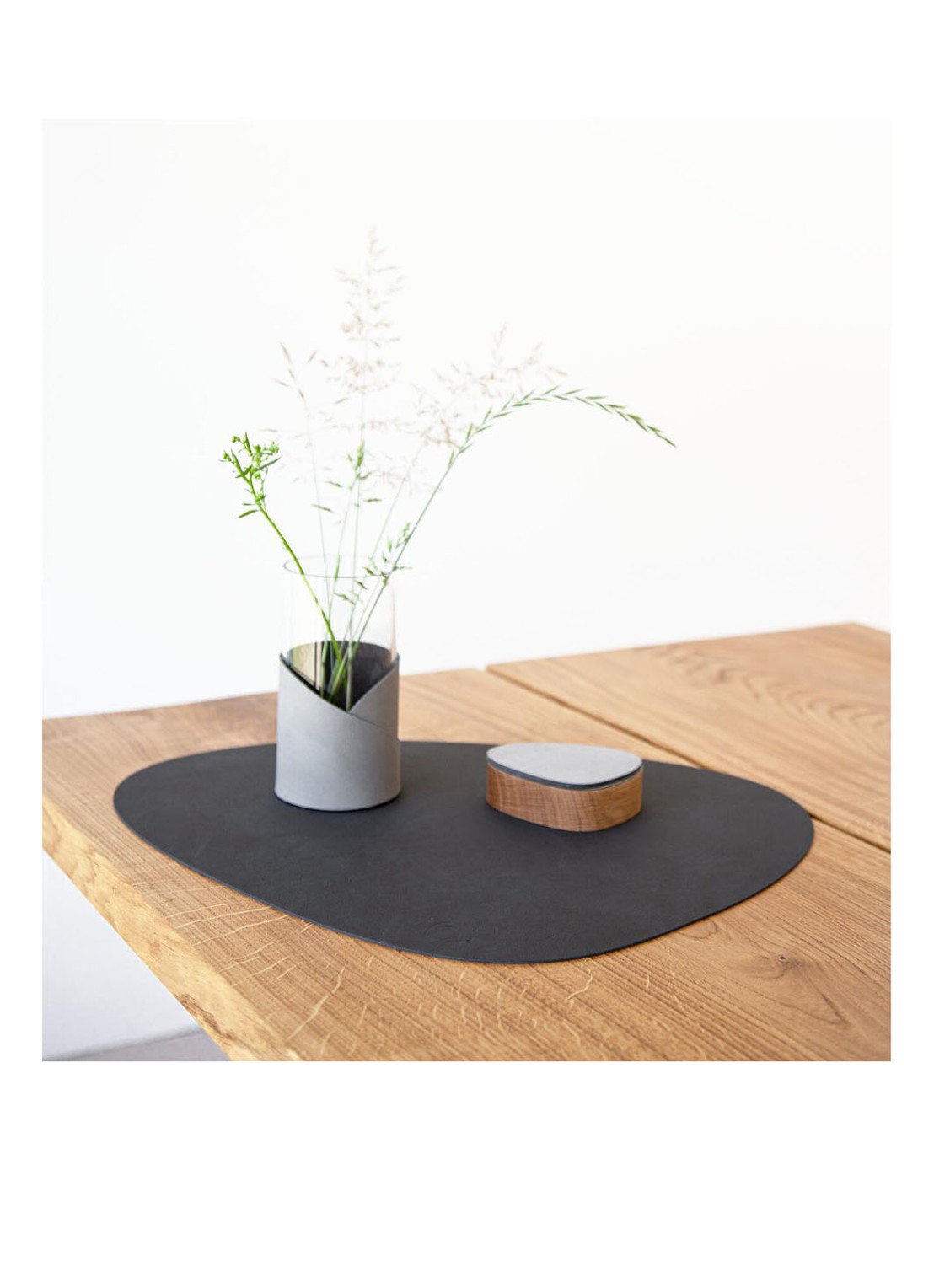 LIND DNA Table Mat Curve placemat van leer 37 x 44 cm - detail 3 zwart