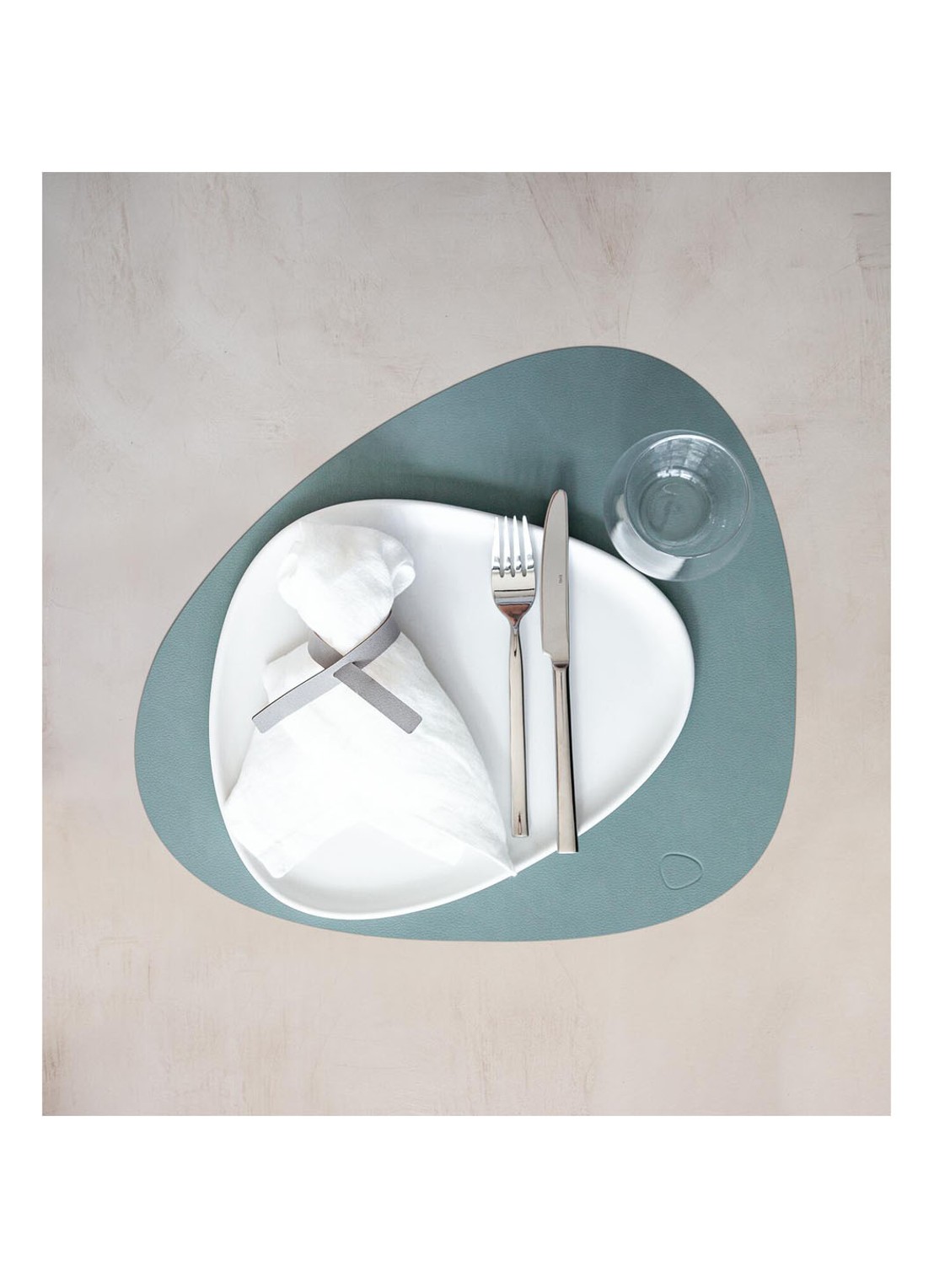 LIND DNA Table Mat Curve placemat van leer 37 x 44 cm - voorkant 2 groen
