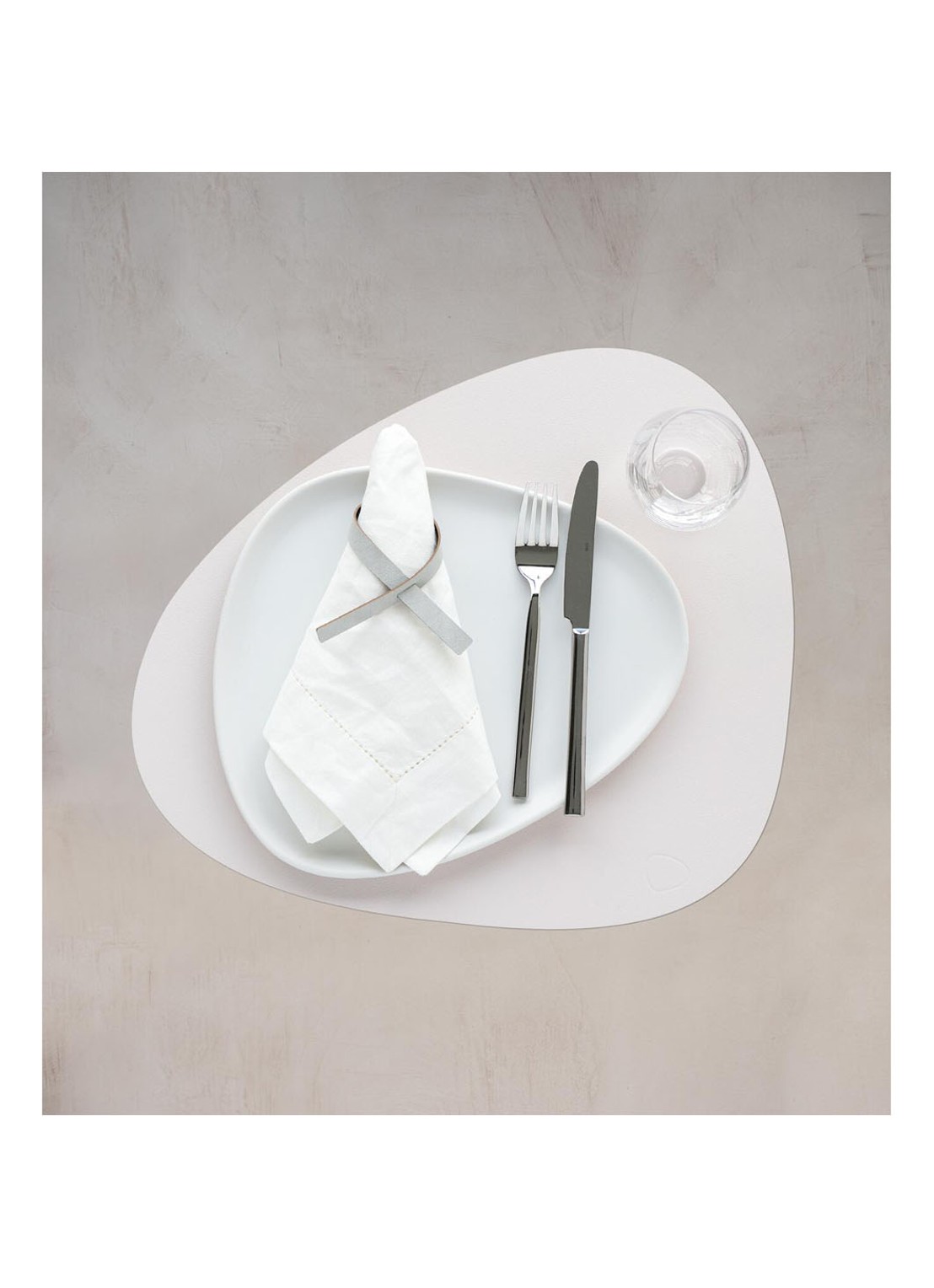 LIND DNA Table Mat Curve placemat van  leer 37 x 44 cm - voorkant 4 beige