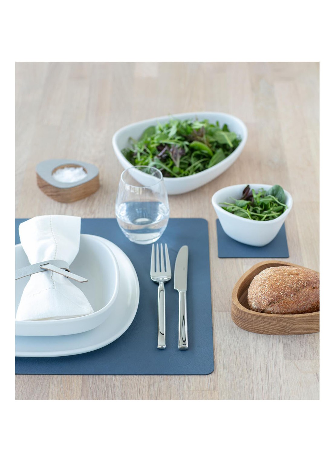 LIND DNA Table Mat placemat van leer 35 x 45 cm - detail 4 donkerblauw