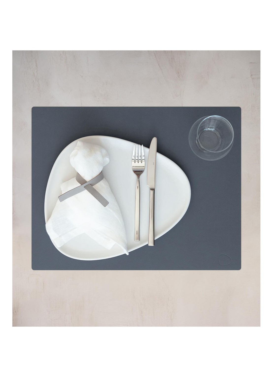 LIND DNA Table Mat placemat van leer 35 x 45 cm - voorkant 2 donkerblauw
