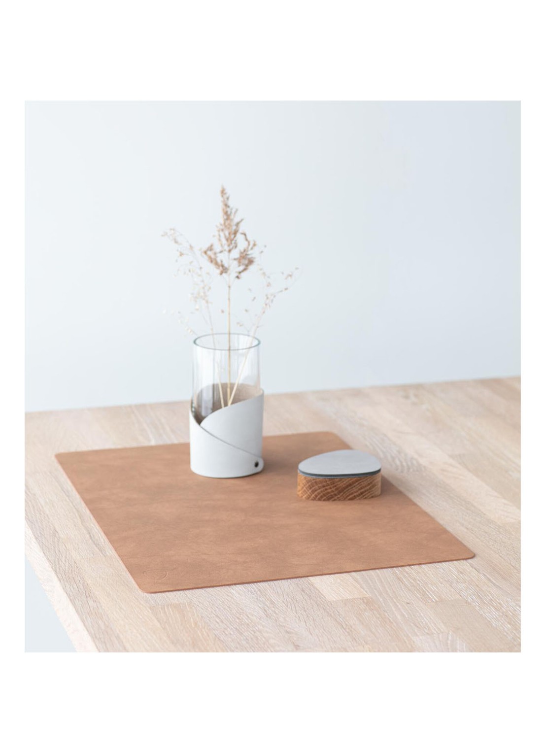 LIND DNA Table Mat placemat van leer 35 x 45 cm - detail bruin