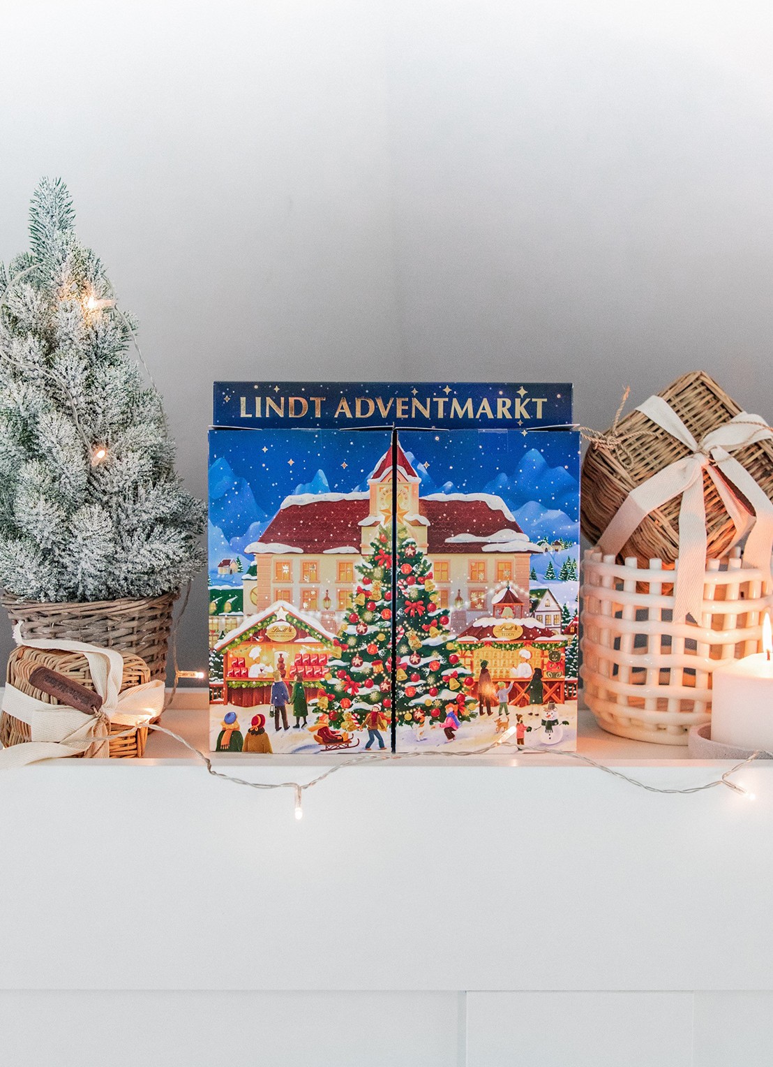 Lindt Kerstmarkt adventskalender met chocolade - 24 dagen - voorkant 2 blauw