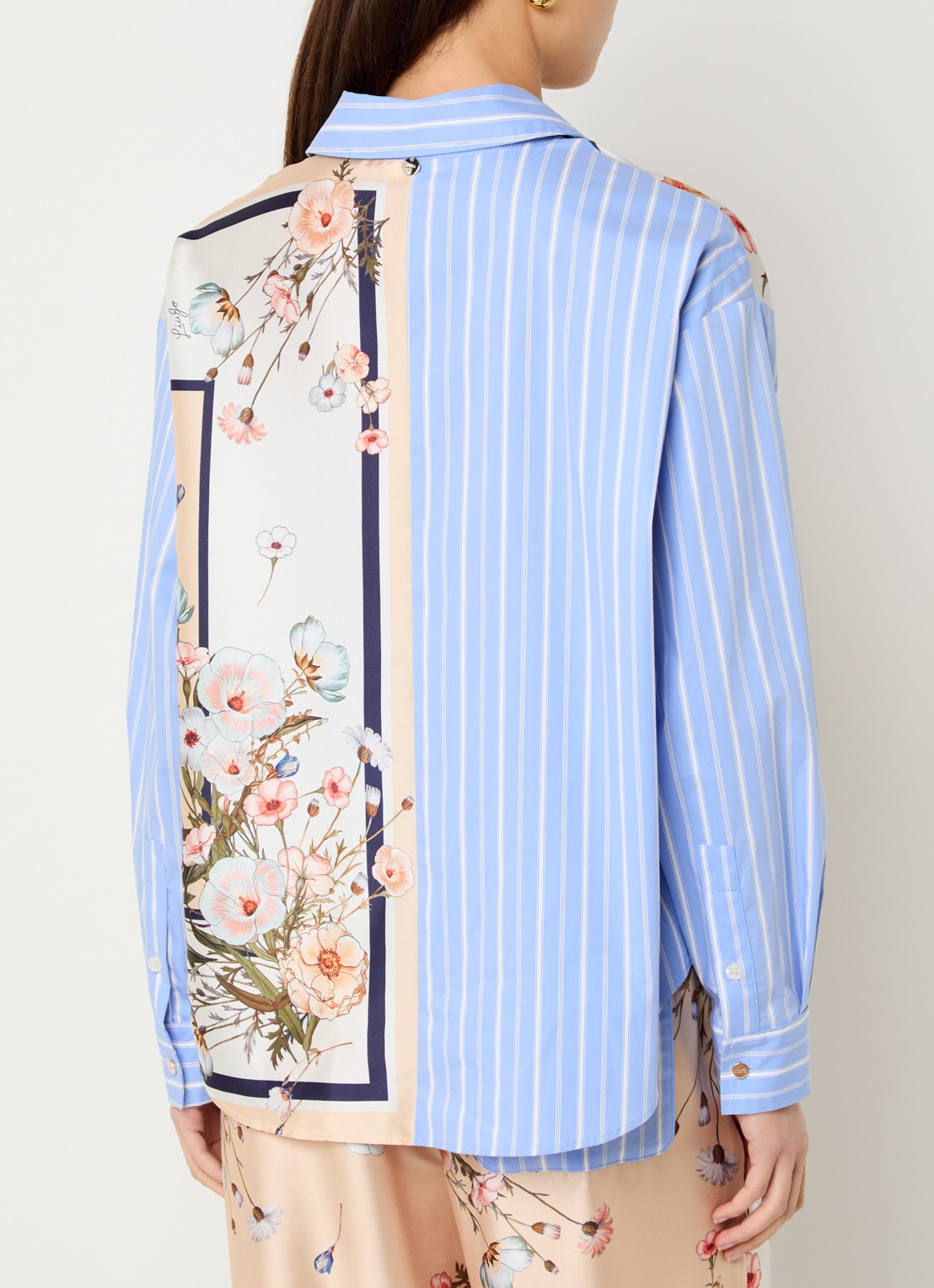 Liu Jo Blouse van satijn met bloemenprint - achterkant blauw