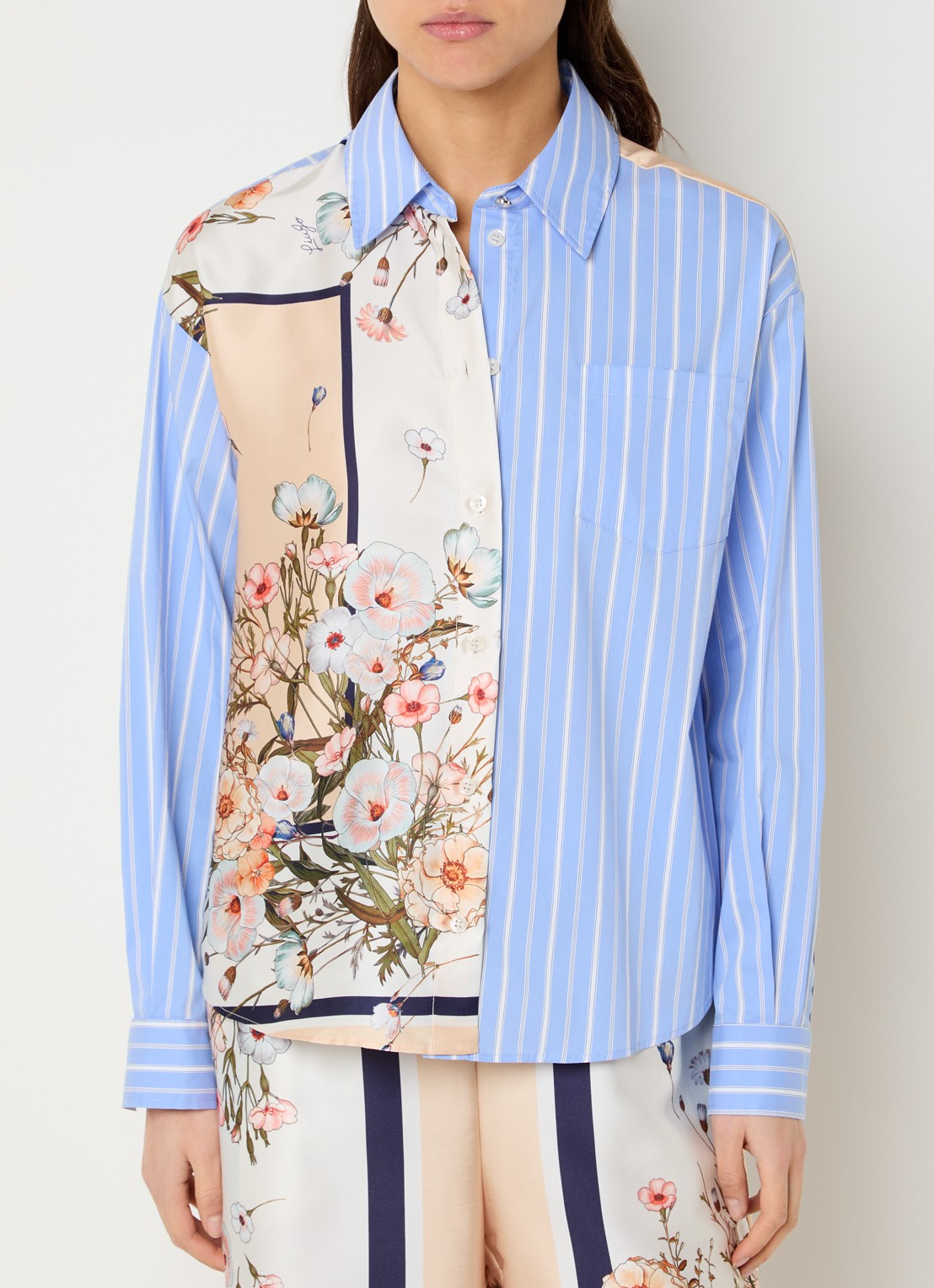 Liu Jo Blouse van satijn met bloemenprint - detail 2 blauw