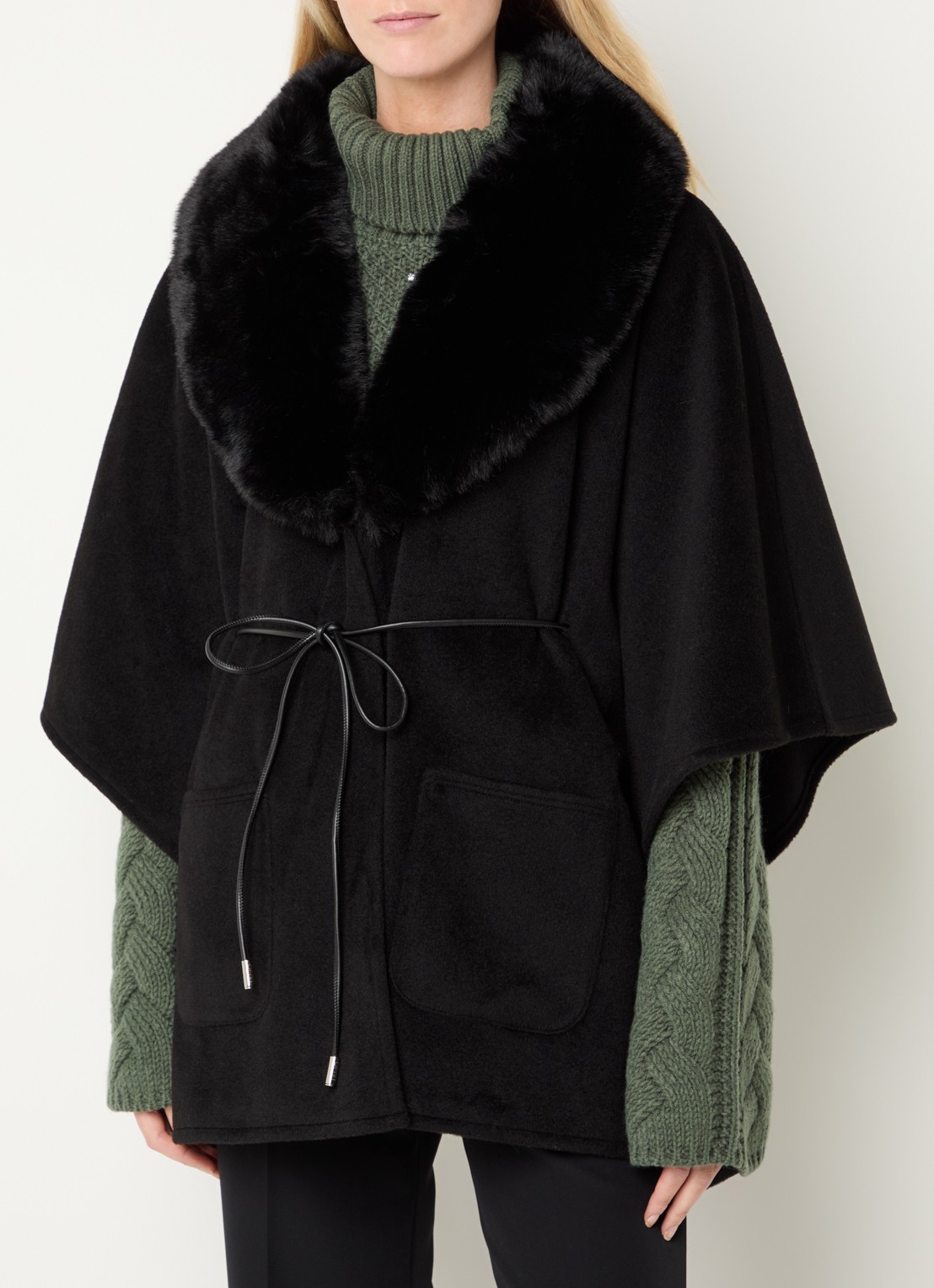 Liu Jo Cape met details van imitatiebont - detail 4 zwart
