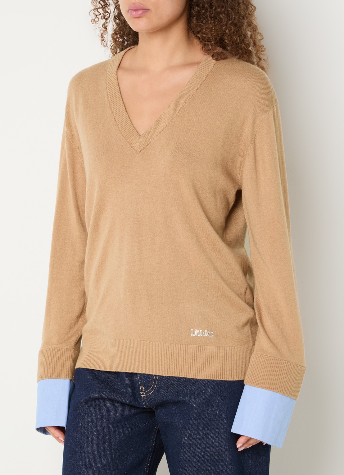 Liu Jo Fijngebreide pullover in wolblend met V-hals - detail camel