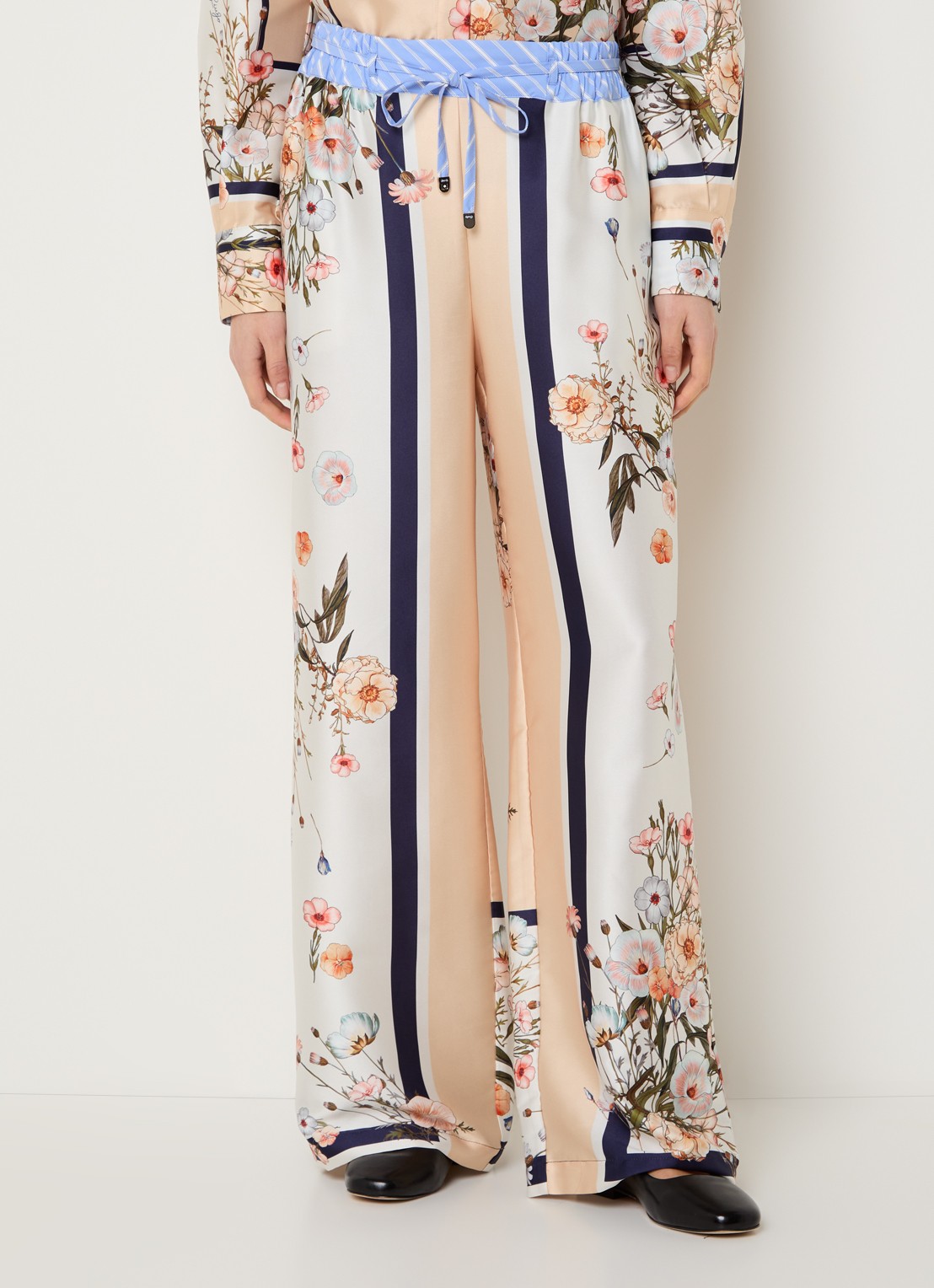 Liu Jo High waist loose fit broek van satijn met bloemenprint - detail 4 beige