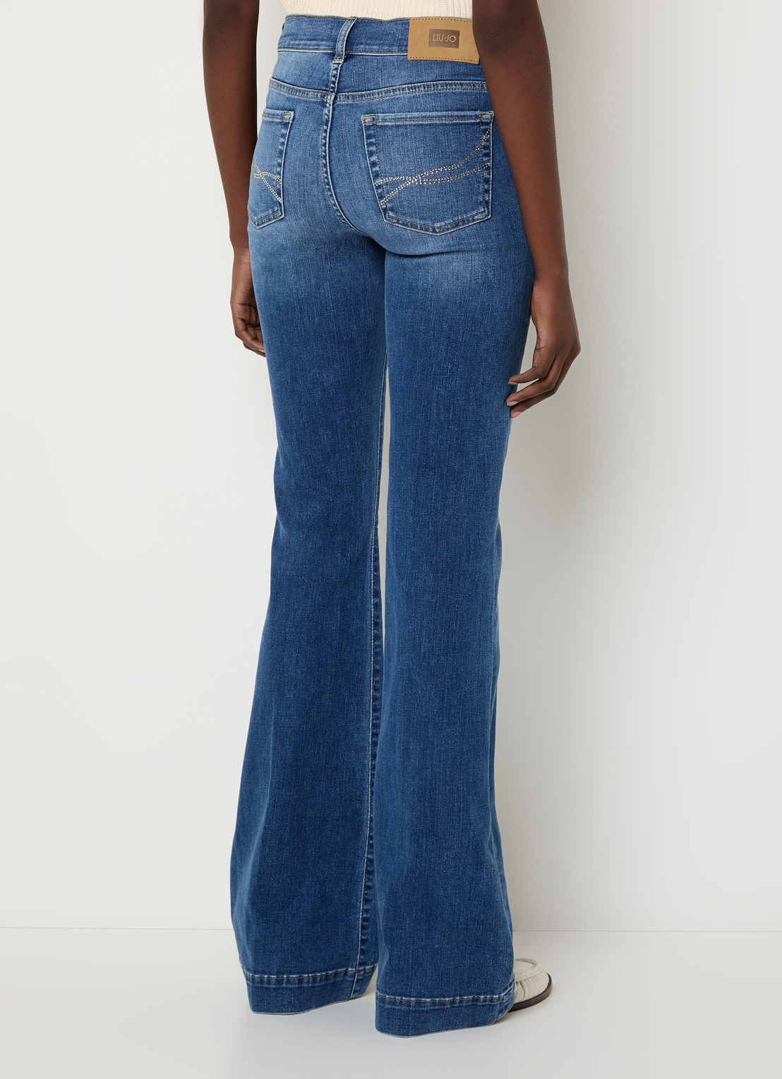 Liu Jo Mid waist flared jeans met donkere wassing - achterkant 5 indigo