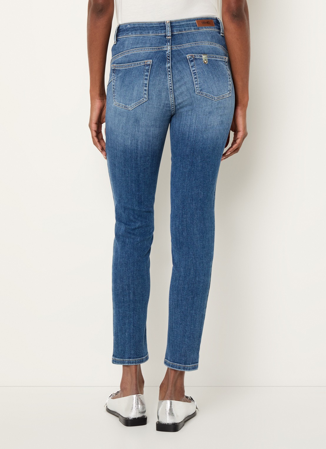 Liu Jo Mid waist skinny cropped jeans met medium wassing - achterkant indigo