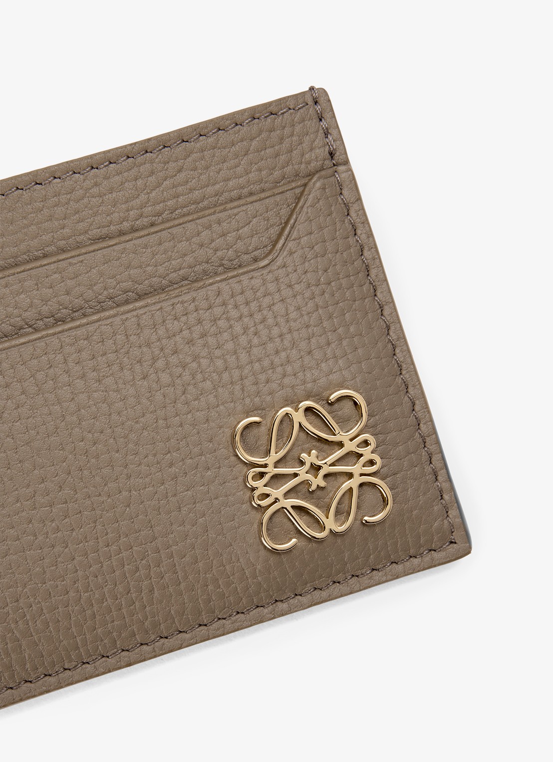 LOEWE Anagram pasjeshouder van kalfsleer - detail 4 taupe