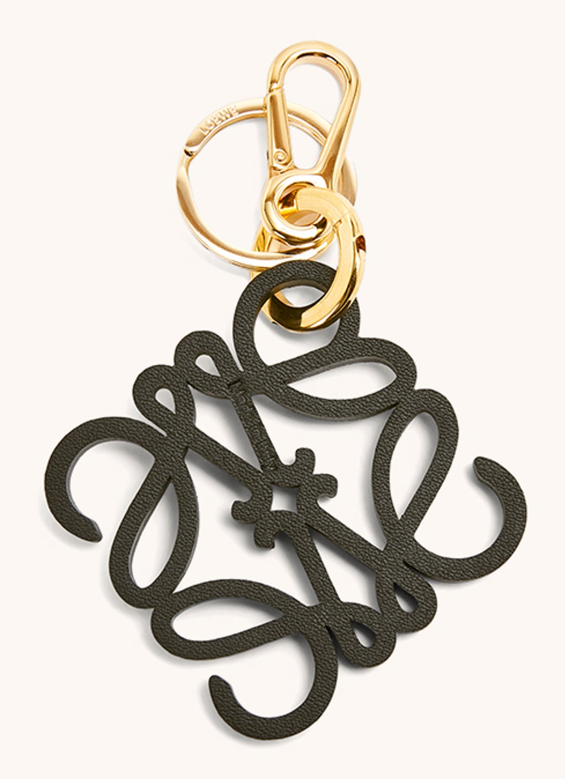 LOEWE Anagram sleutelhanger van kalfsleer - achterkant lindegroen
