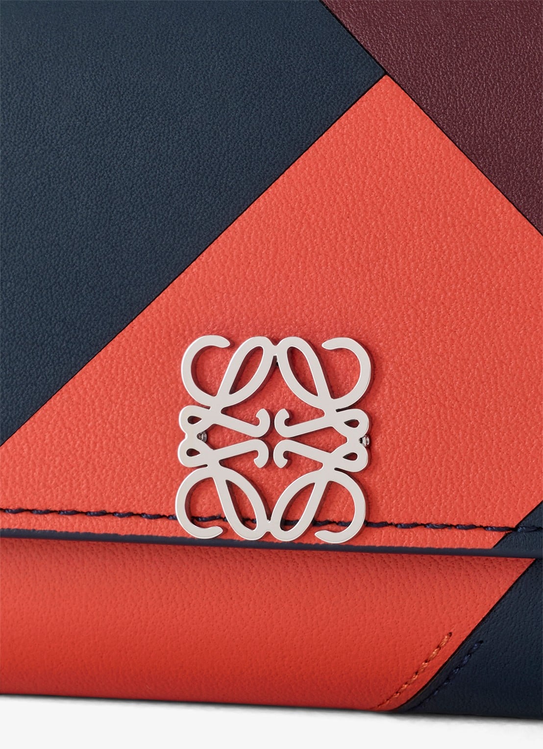 LOEWE Anagram Small portemonnee van kalfsleer - detail 2 donkerblauw