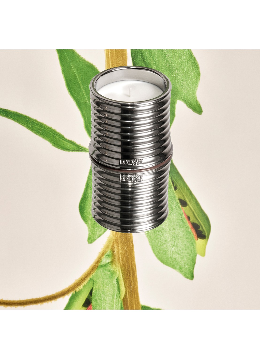 LOEWE Black Sesame Scented Candle - geurkaars 320 gram - detail 2 undefined