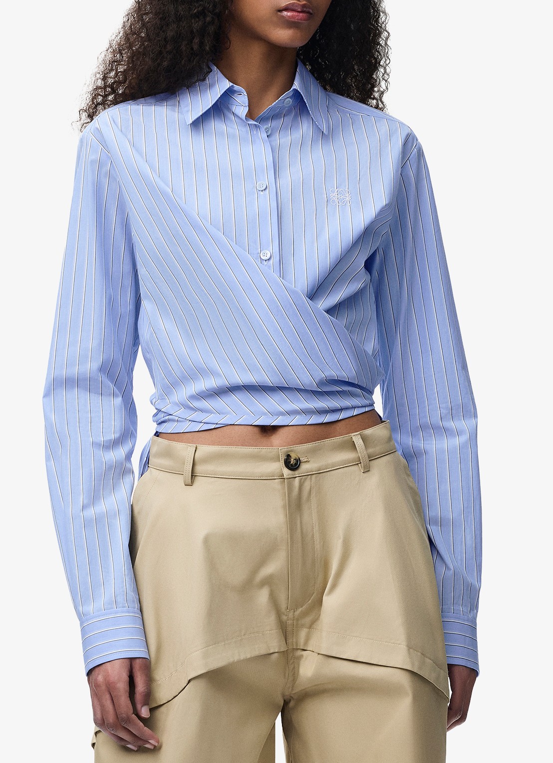 LOEWE Blouse met streepprint en overslag - detail blauw