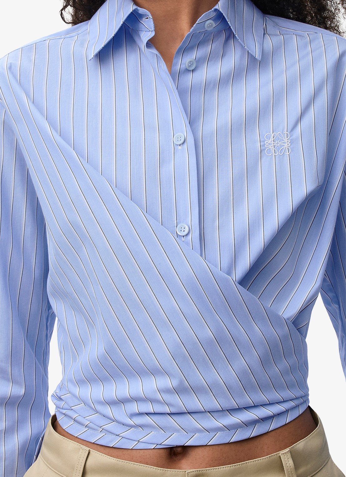 LOEWE Blouse met streepprint en overslag - detail 2 blauw