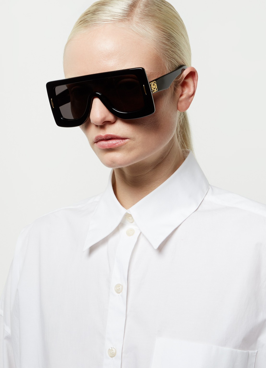 LOEWE Chunky Anagram zonnebril LW40104I - voorkant 5 zwart